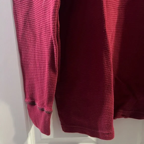 Worn once! Men’s XLT Northwest Territory Burgundy Thermal Top! - Picture 2 of 4